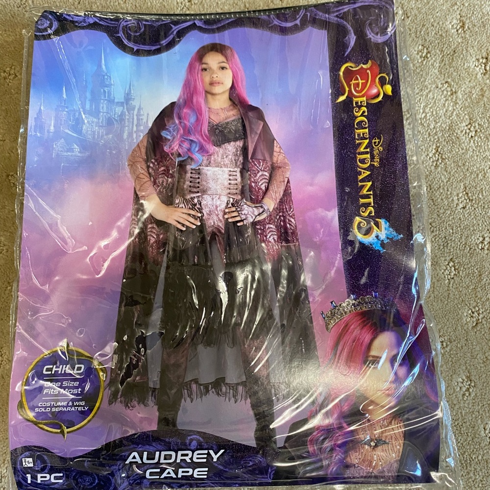 Girls Descendants 3 Audrey Cape 💗💜